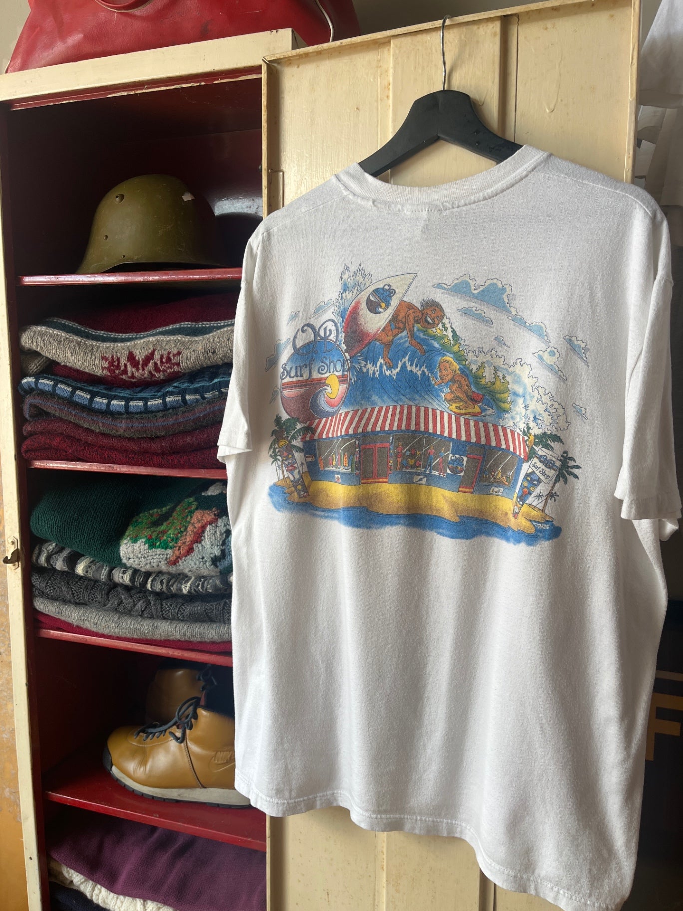 Vintage OD surf shop tee