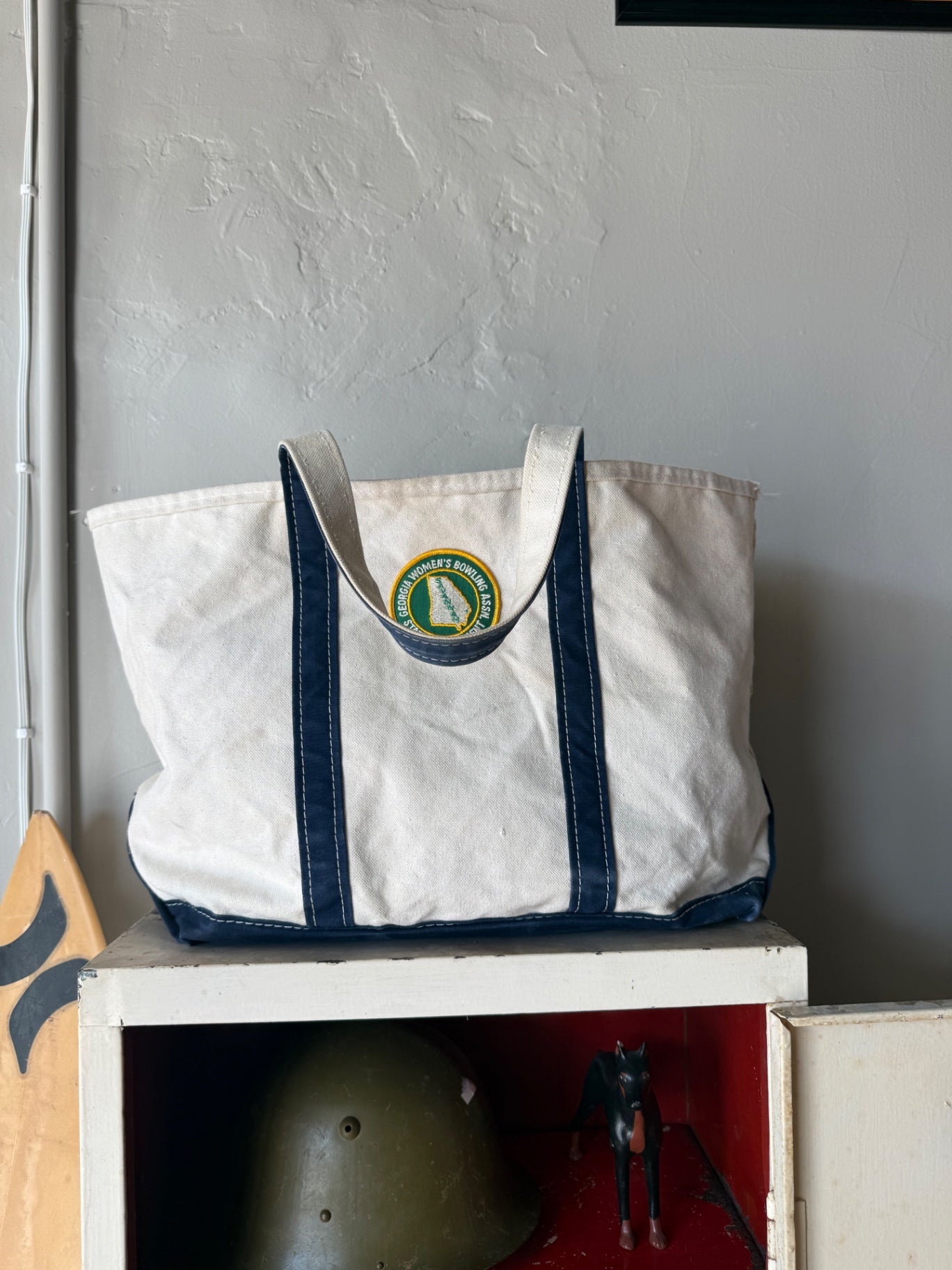 L.L Bean Bag M Navy straps 