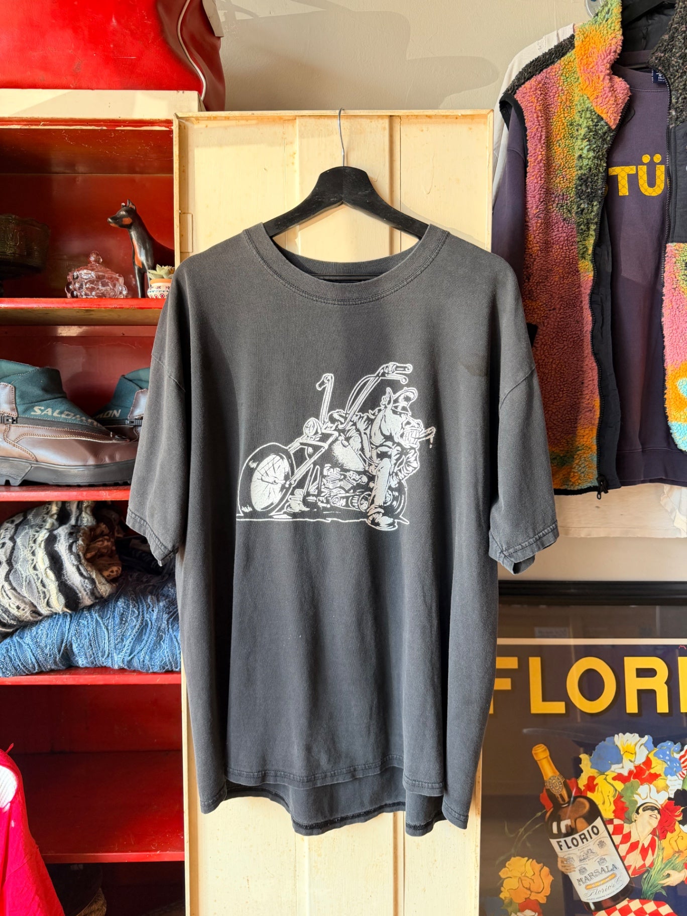 Black the horse choppers mag tee XL