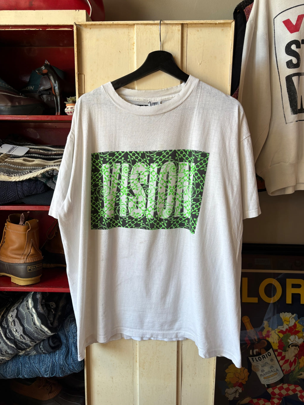 Vision StreetWear Tee Size L