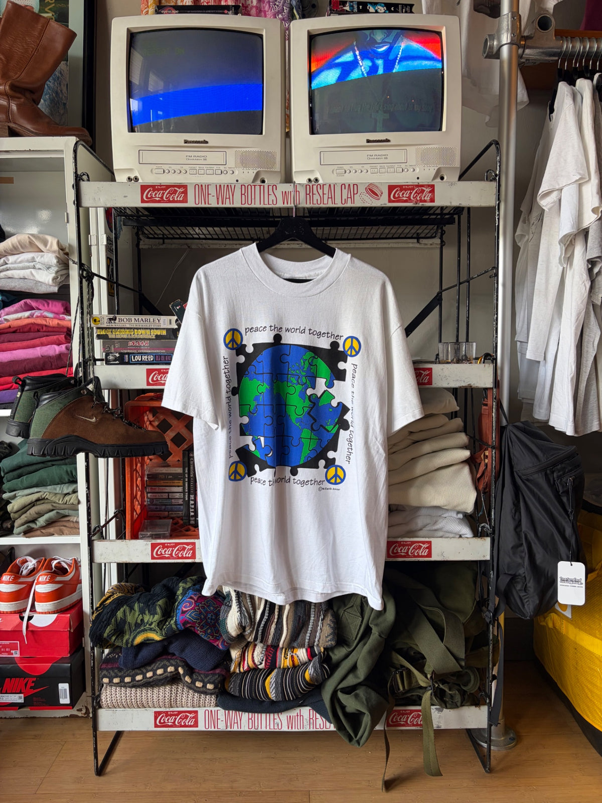 Peace the world together XL