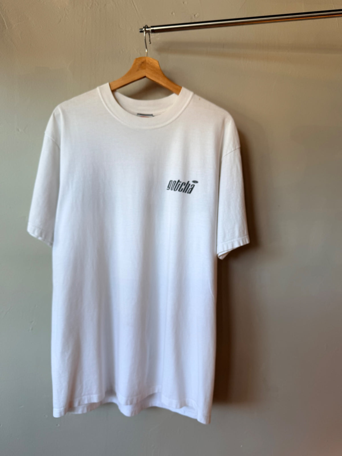 White Gotcha Surf Tee XL
