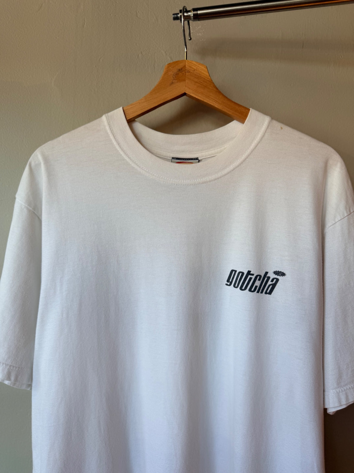White Gotcha Surf Tee XL