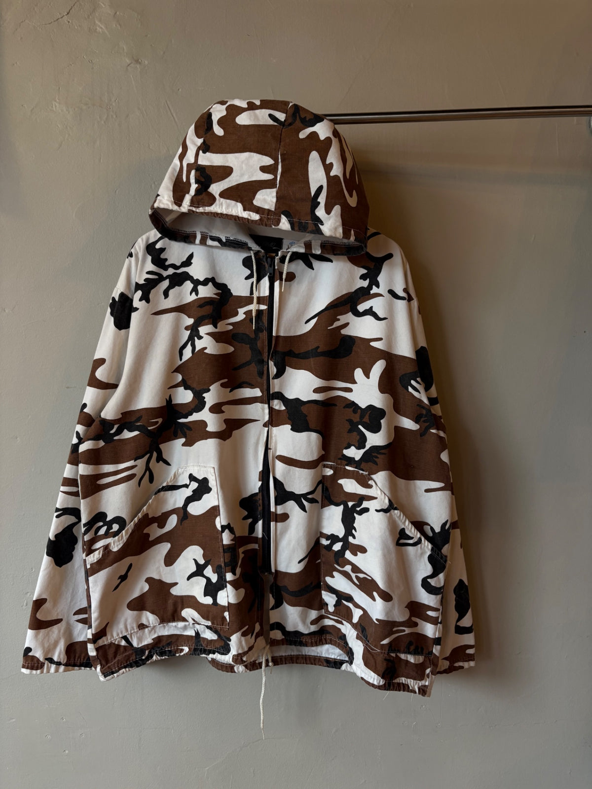 White/Brown Camo Zip Up Jacket Size L
