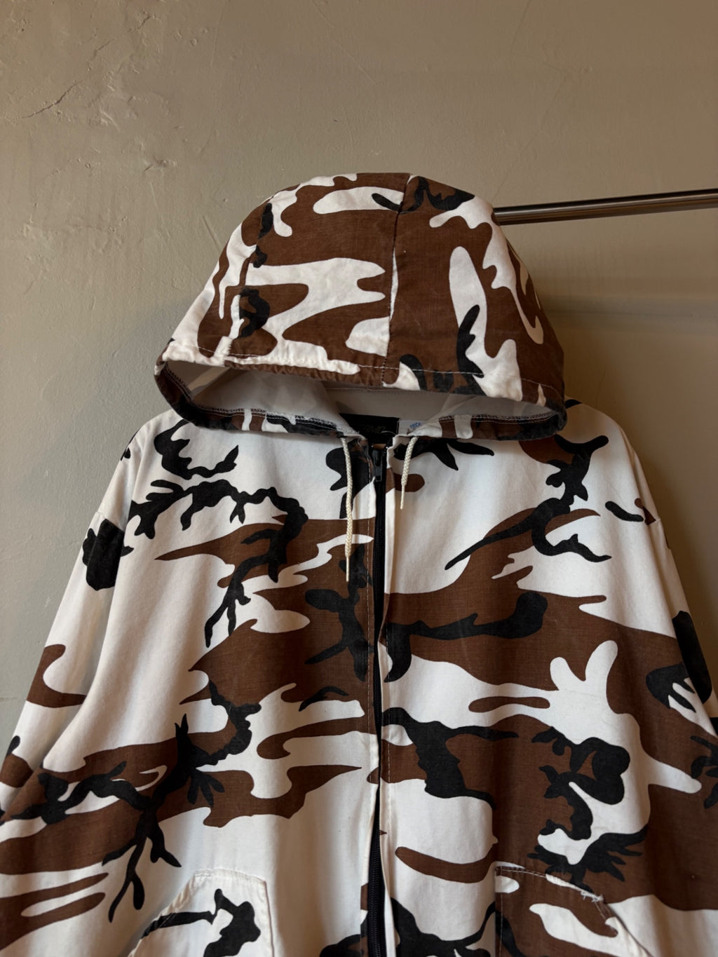 White/Brown Camo Zip Up Jacket Size L
