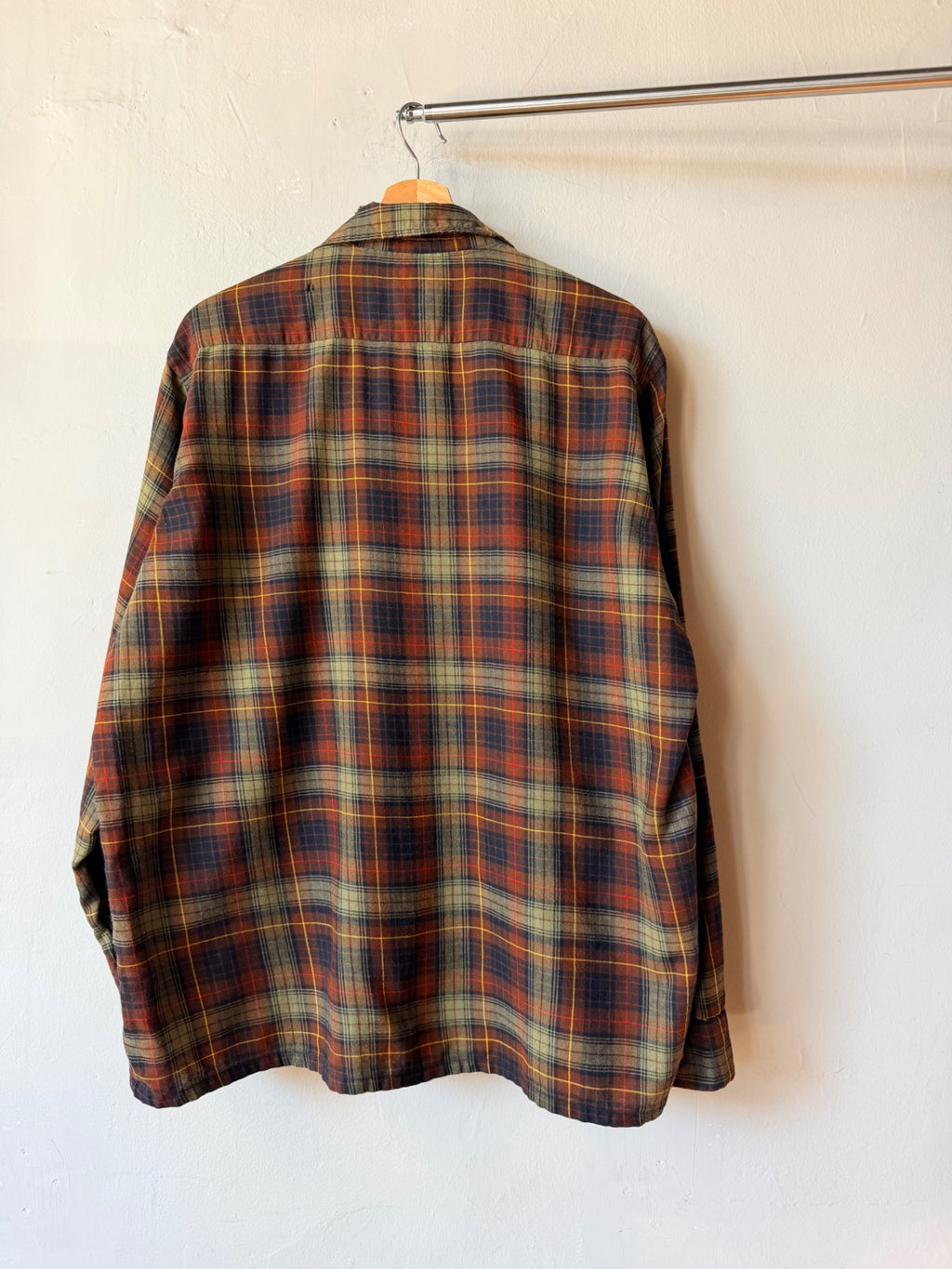 1960s Hathaway Plaid Wool Cotton Loop Collar Flannel Size L
