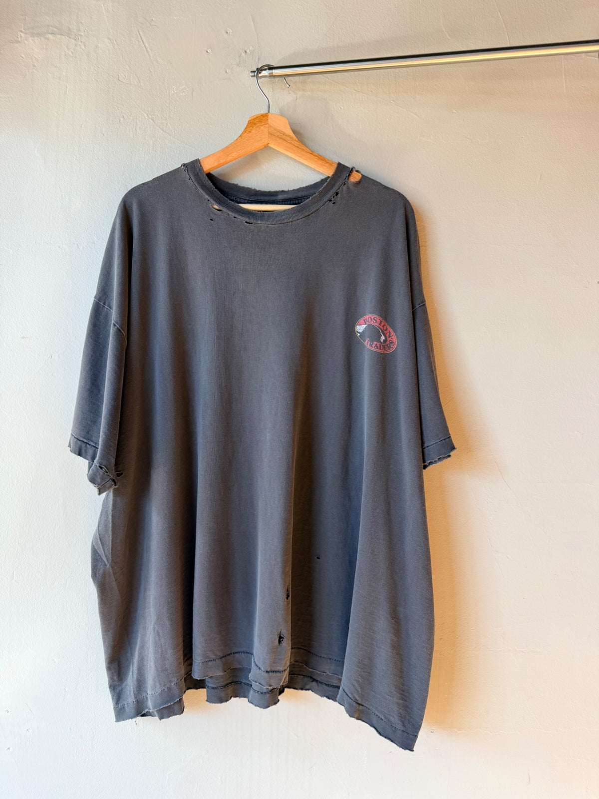 1990s Thrashed Faded Boston Traders Fishing Tee Size XL