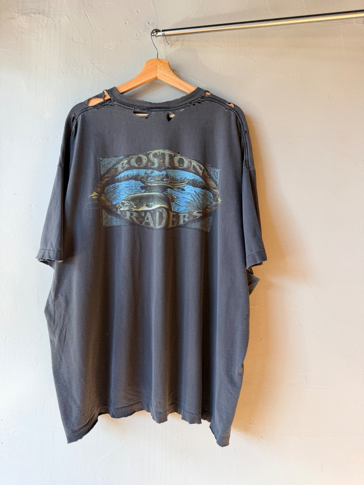 1990s Thrashed Faded Boston Traders Fishing Tee Size XL