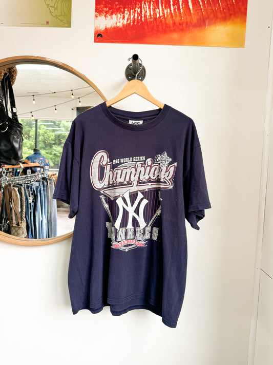 Vintage 90s New York Yankees Champions T-Shirt Size XL